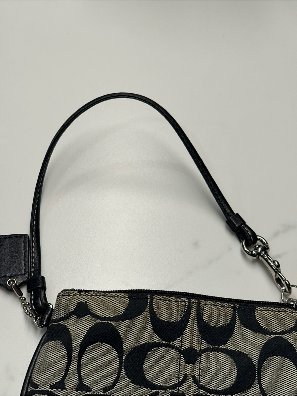 🌹Coach Signature Canvas Wristlet in Black/Gray - Picture 6 of 9